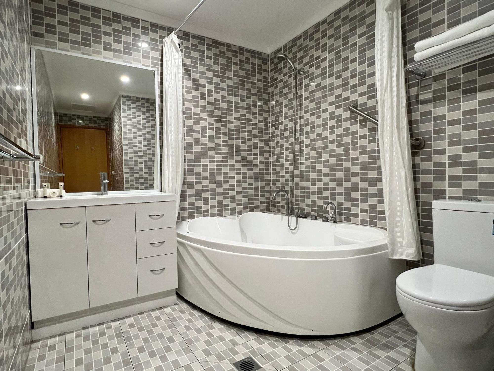 The Phoenix Artesian Spa Resort And Accommodation Moree Bagian luar foto